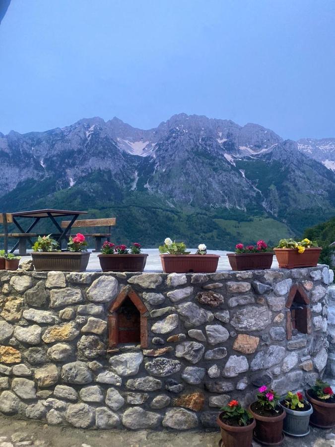 Guesthouse Kukaj Valbone Exterior foto